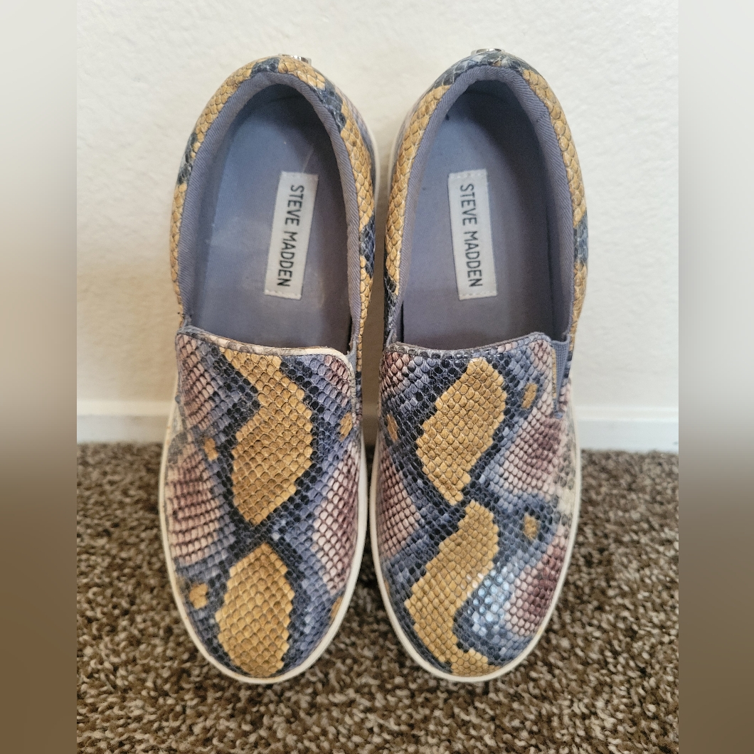 Woman's Steve Madden Loafer